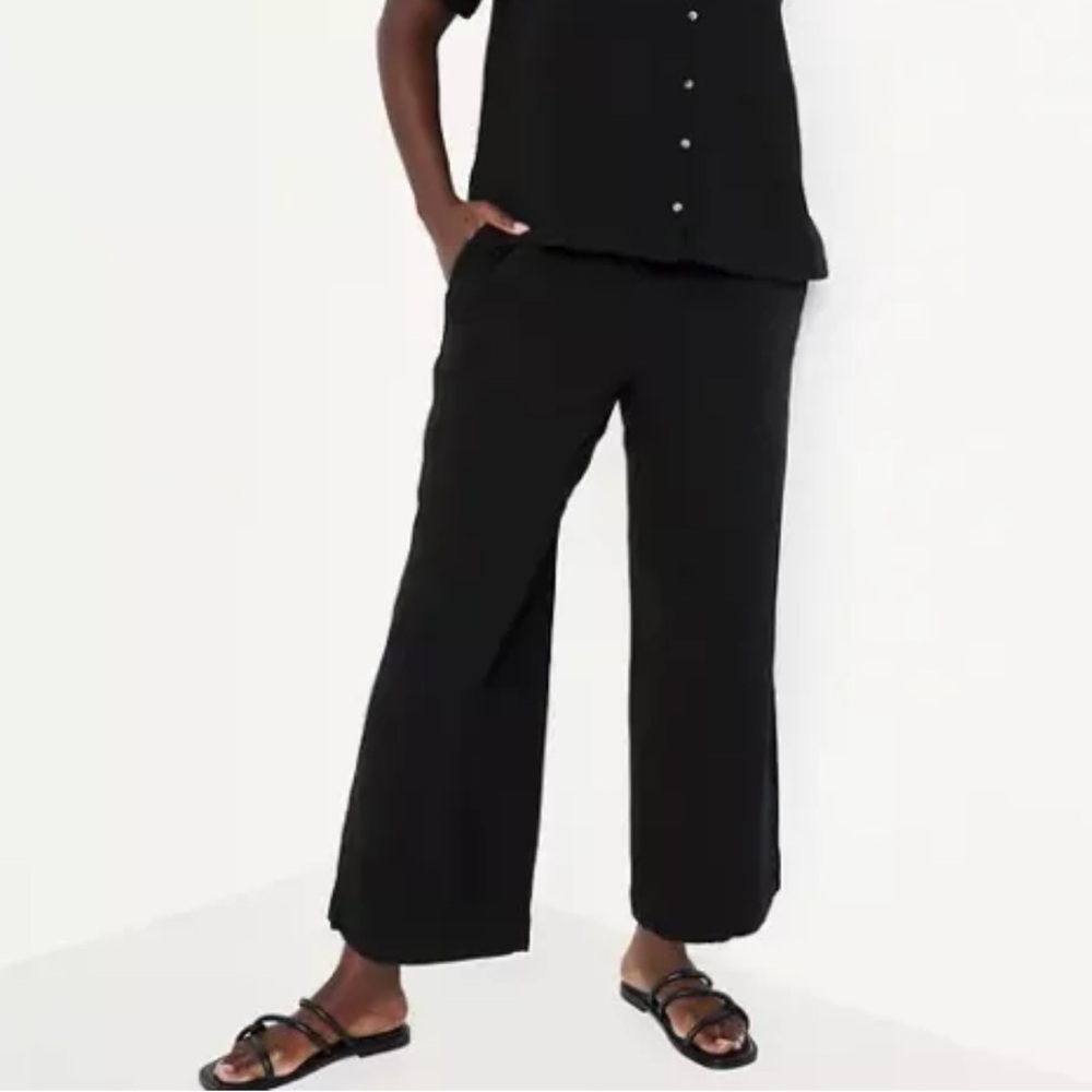 Old Navy black crinkle gauze ankle pants (NWT)